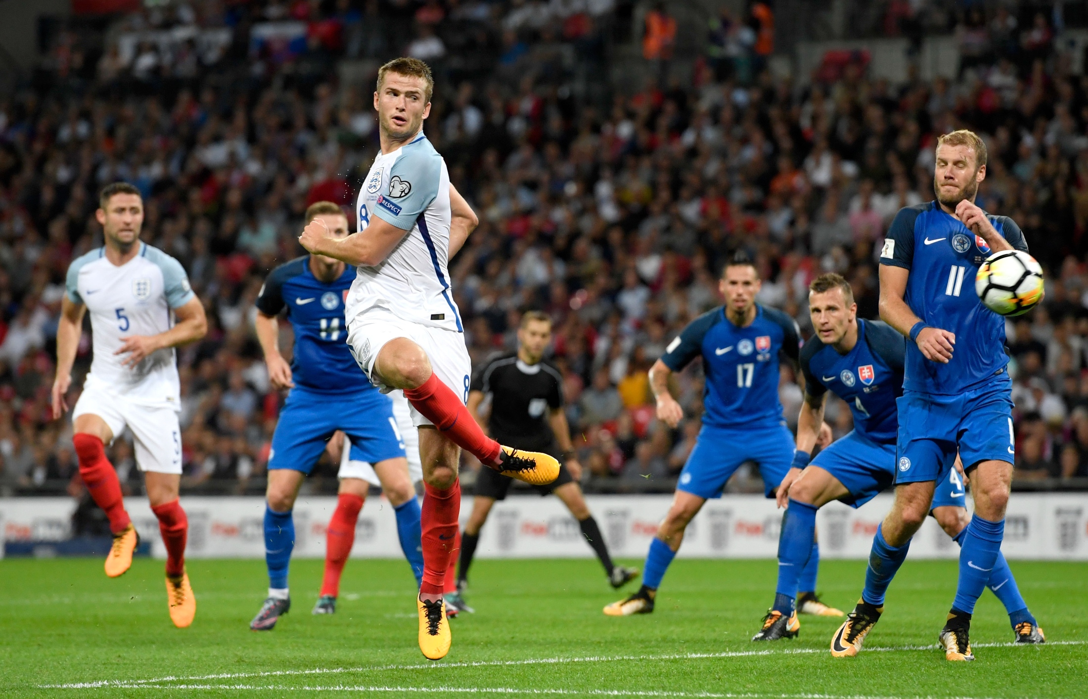 对抗与触球 对抗与触球